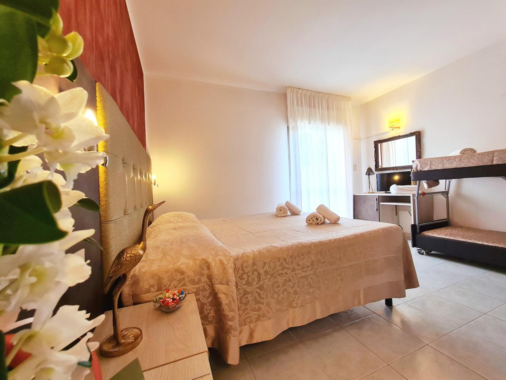 Hotel Laura Чезенатико Номер фото